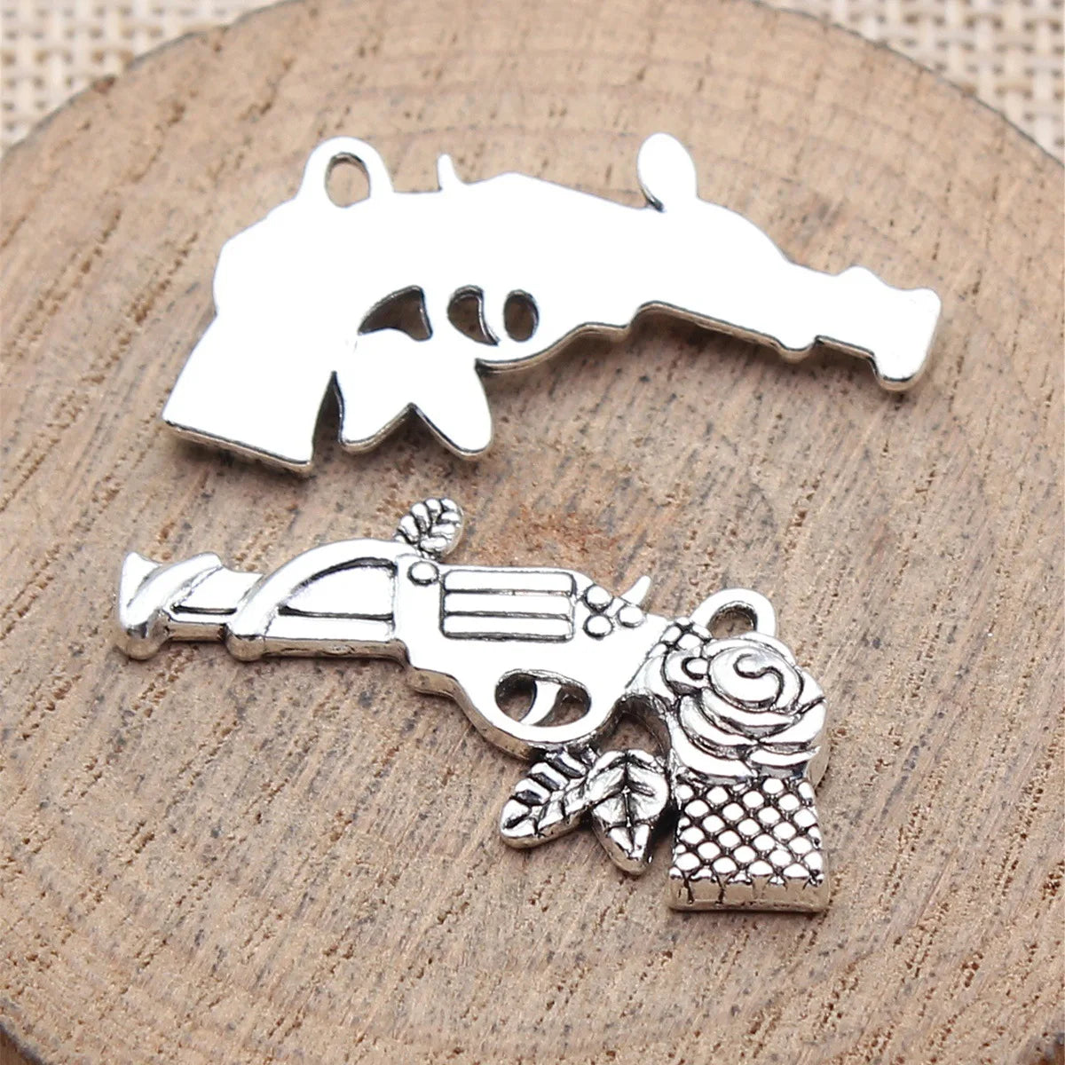 31x20mm 3.3g Antique Silver Zinc Alloy Flower Pistol Charm Pendant for DIY Necklace Jewelry Making