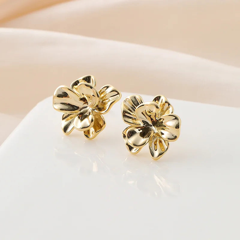 Luxury Gold Alloy 3D Flower Stud & Clip On No Piercing Vintage Floral Statement Women's Earrings