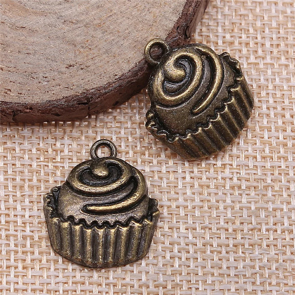 22x19mm 2.2g Multicolor Zinc Alloy Cake Charm Pendant for Dessert Theme DIY Jewelry Making