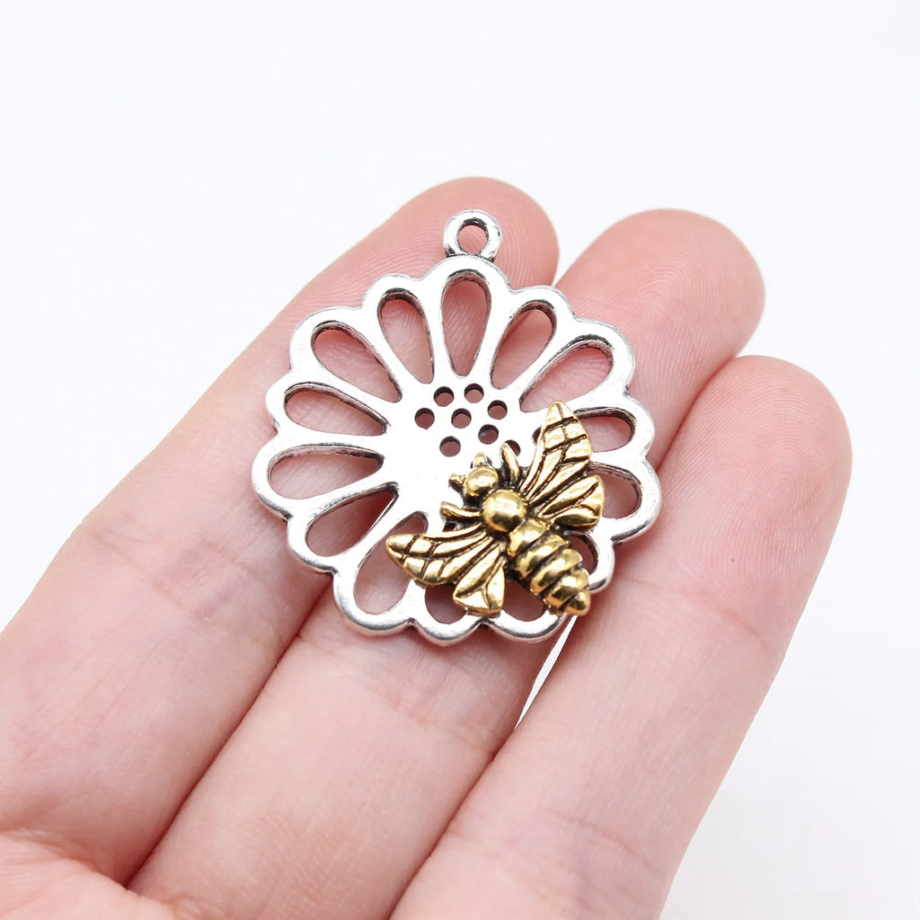 33x29mm 4.4g Antique Silver Zinc Alloy Bee Collecting Honey Charm Pendant for DIY Jewelry Making