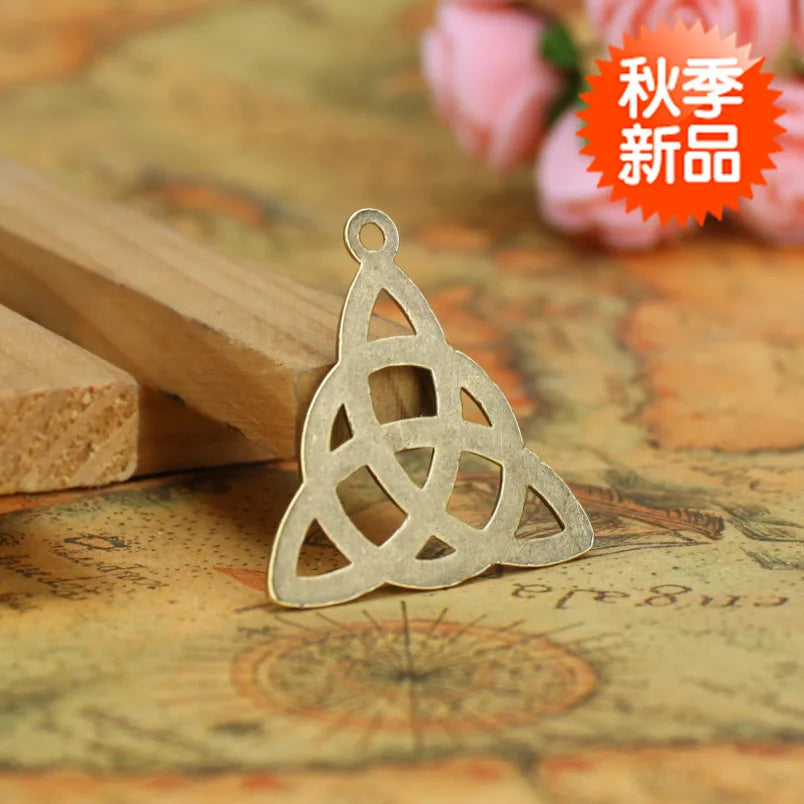 29MM Antique Silver Zinc Alloy Triangle Charm Pendant for DIY Necklace Bracelet Jewelry Making