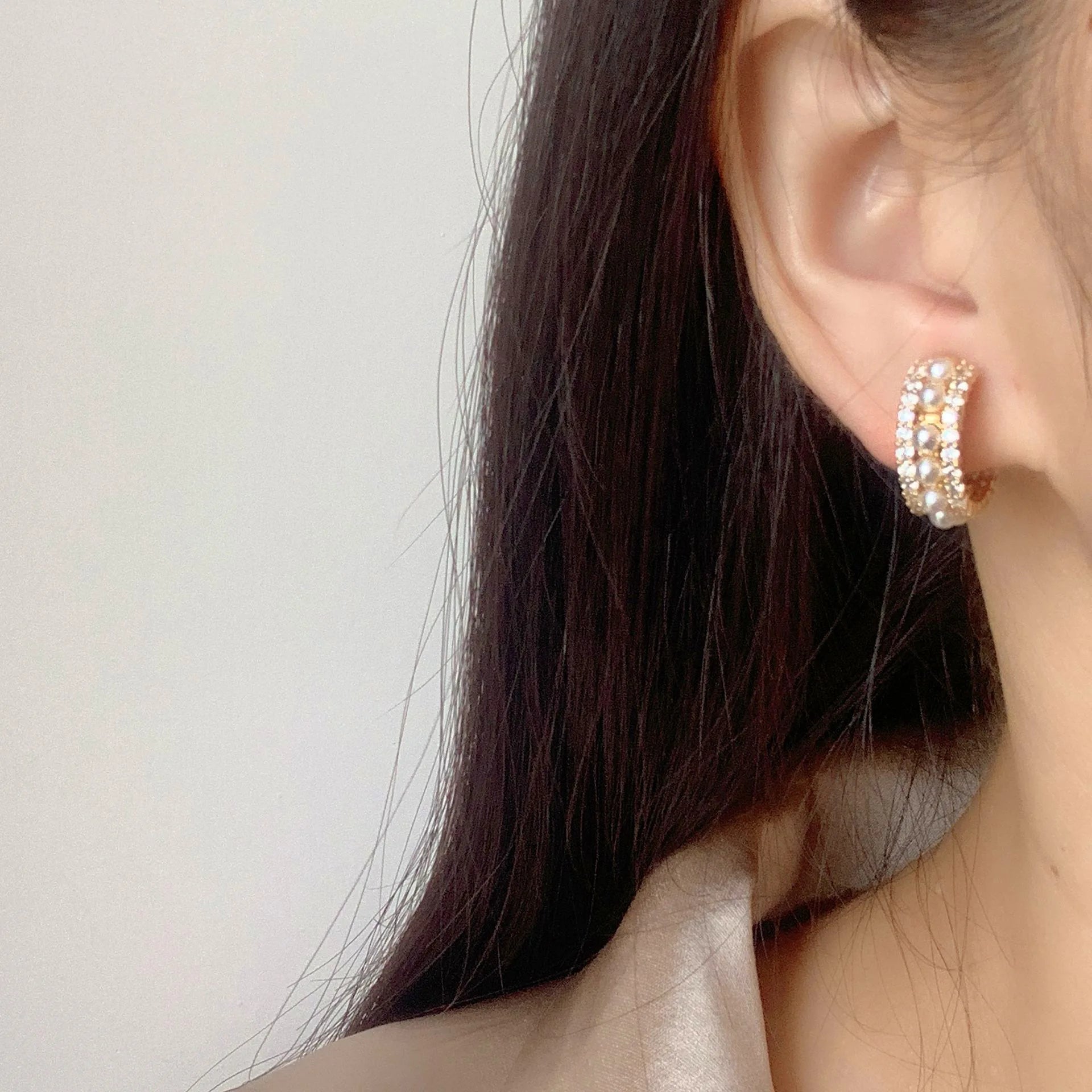 Elegant Gold Alloy Spiral Hoop Pearl Zircon Stud & Clip On No Piercing French Style Earrings
