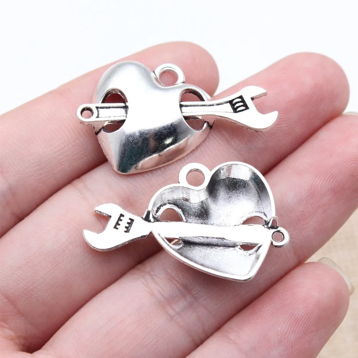 33x21mm 2.8g Antique Silver Zinc Alloy Heart Wrench Charm Pendant for DIY Tool Theme Jewelry