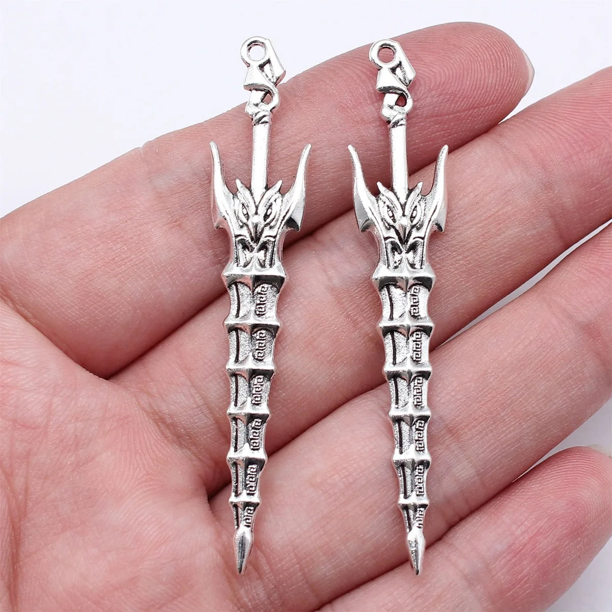 59mm 2.6g Antique Silver Tone Zinc Alloy Sword Weapon Charm Pendant for Cosplay Necklace Bracelet DIY