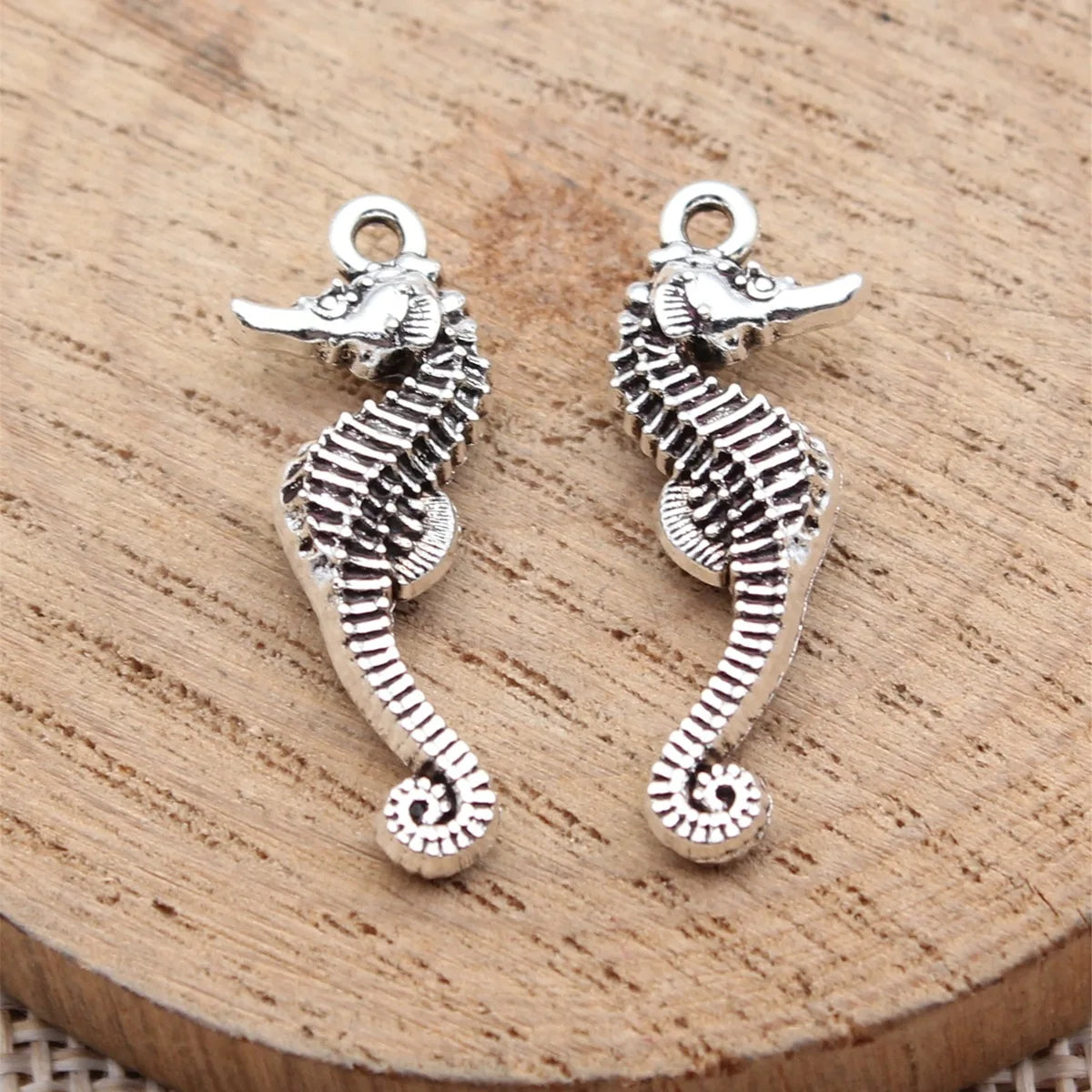 26x9mm 1.9g Antique Silver Finish Zinc Alloy Seahorse Charm Pendant for Bracelet Necklace DIY