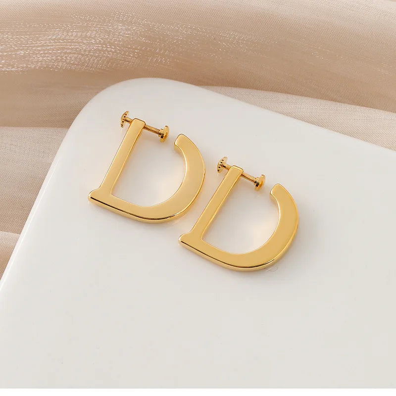 Elegant Gold Alloy D Shape Hoop Stud & Clip On No Piercing Screw Back Minimalist Fashion Earrings