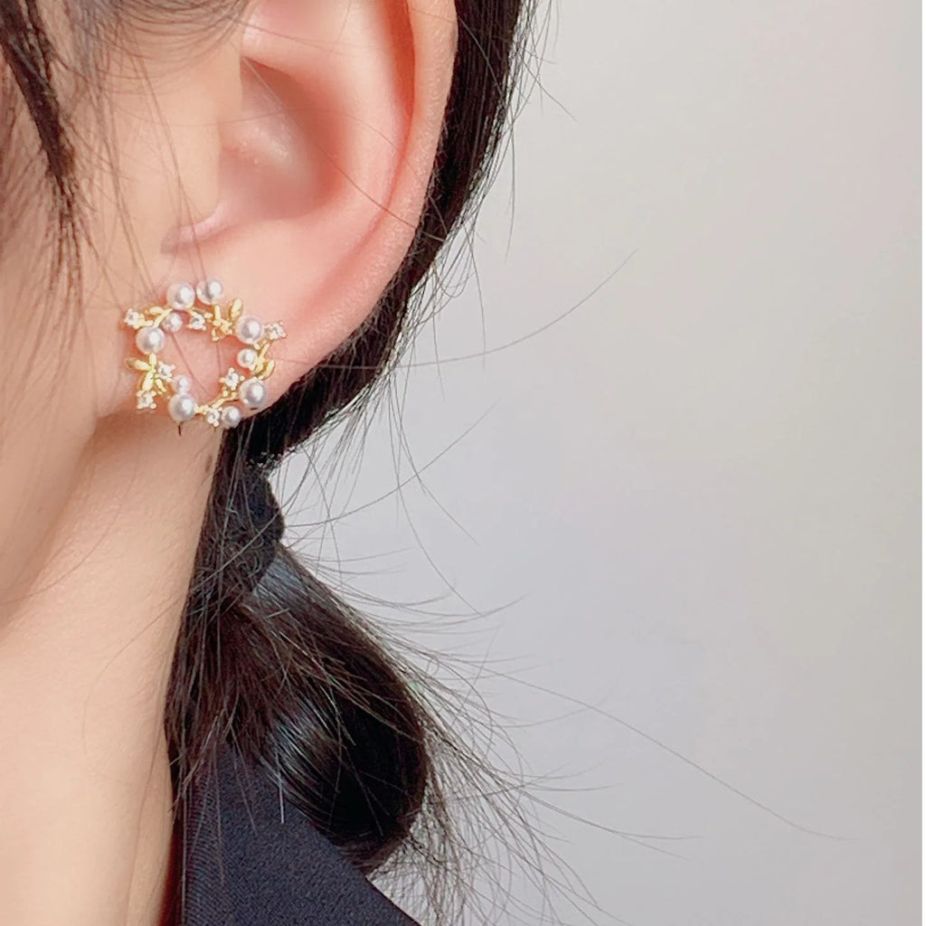 Elegant Round Pearl Rhinestone Floral Wreath Stud & Clip On No Piercing Gold Alloy Earrings