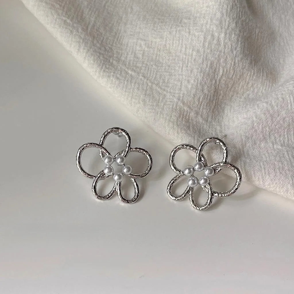 Sweet Cool Hollow Flower Pearl Stud Earrings Silver Plated Metal Floral Jewelry