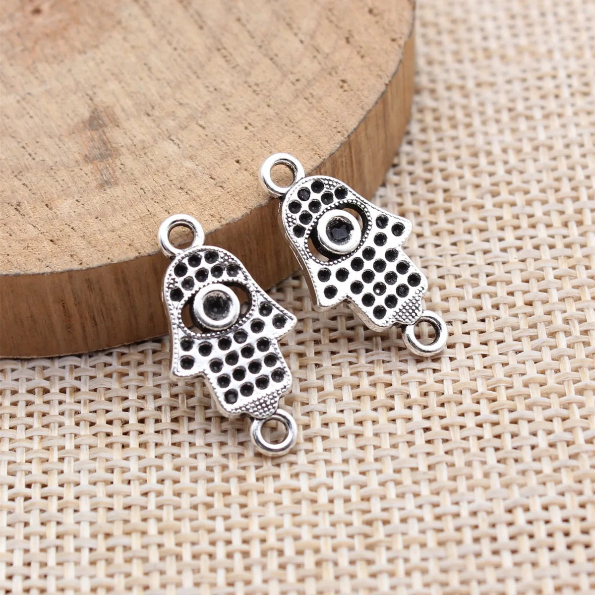 21x11mm 0.86g Antique Silver Zinc Alloy Hand Connector Charm for Rhinestone DIY Jewelry Making