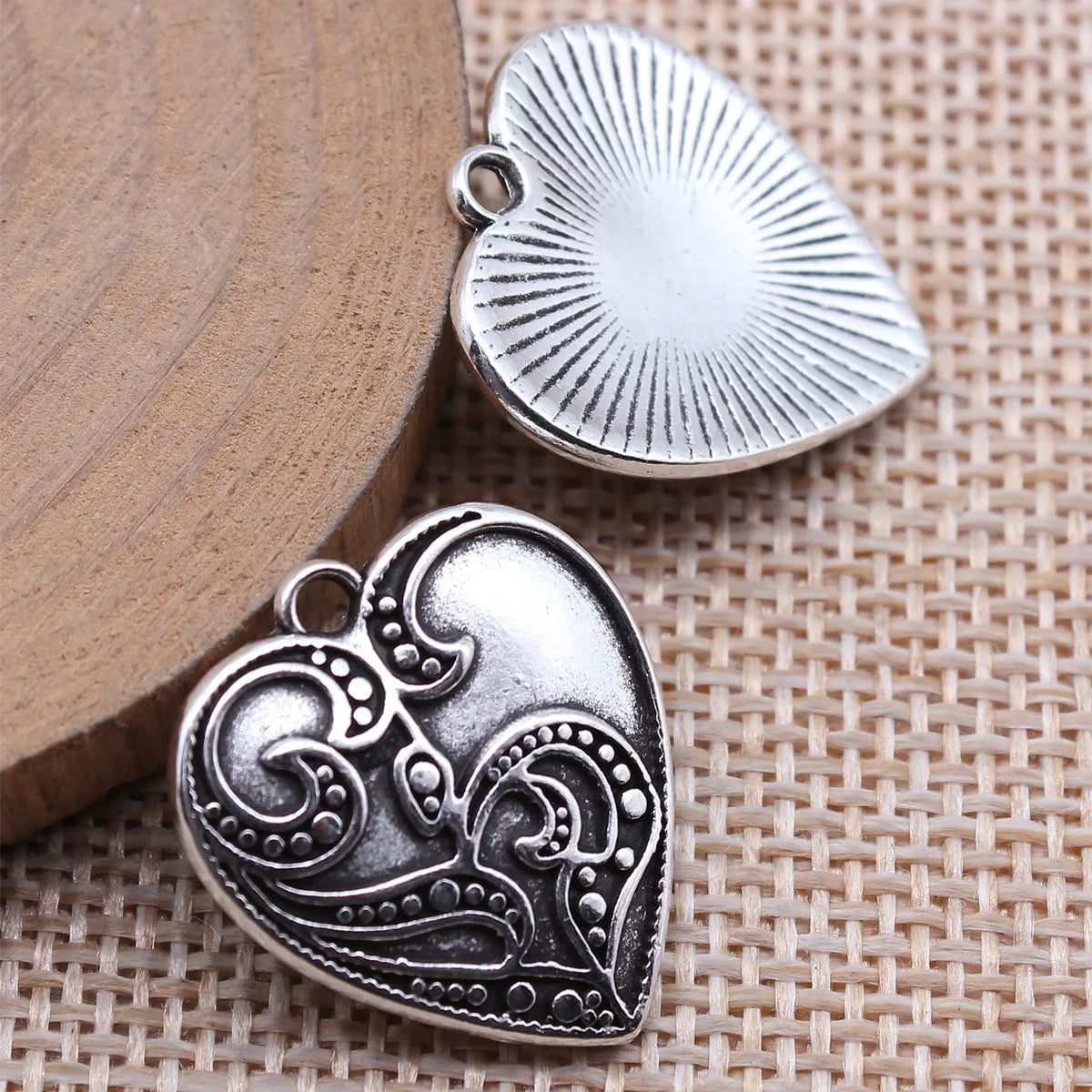 23x20mm 3.4g Antique Silver Zinc Alloy Gothic Heart Charm Pendant for DIY Necklace Bracelet Making