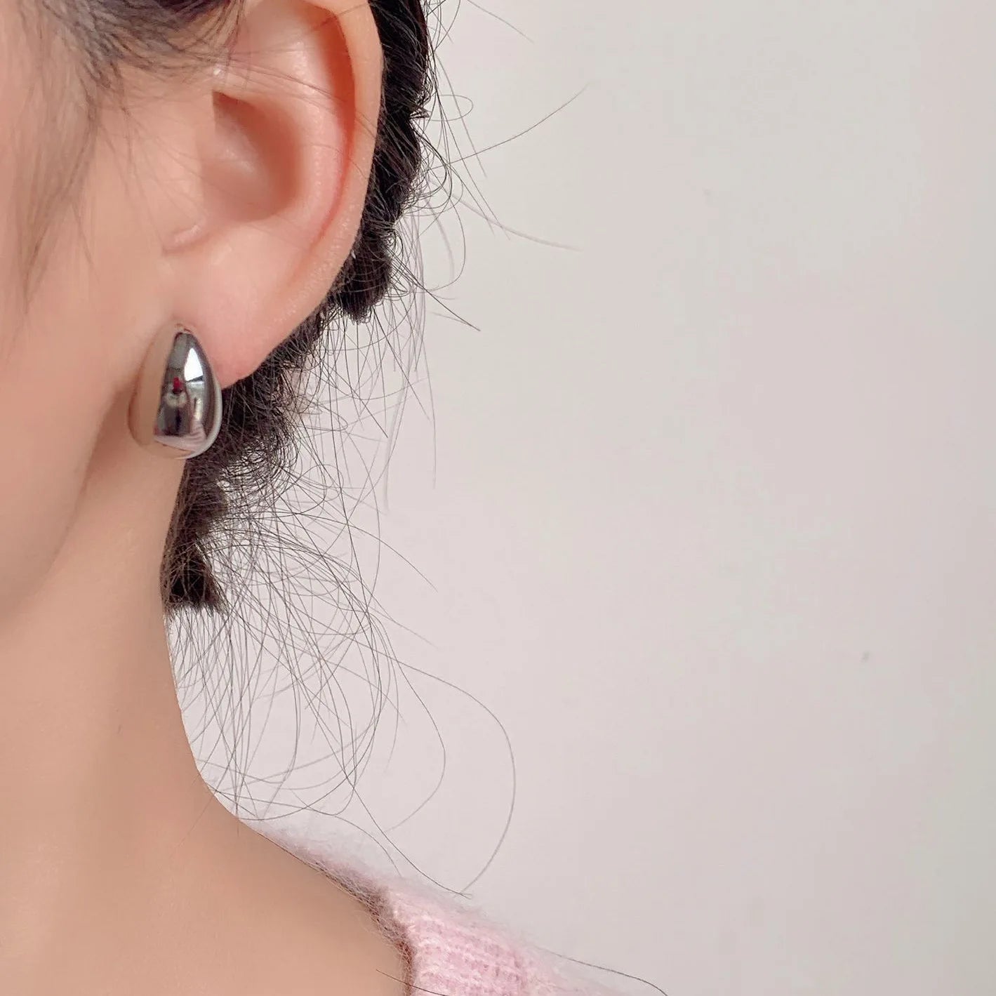 Elegant Gold Alloy Teardrop Spiral Stud & Clip On No Piercing Minimalist Women's Fashion Earrings