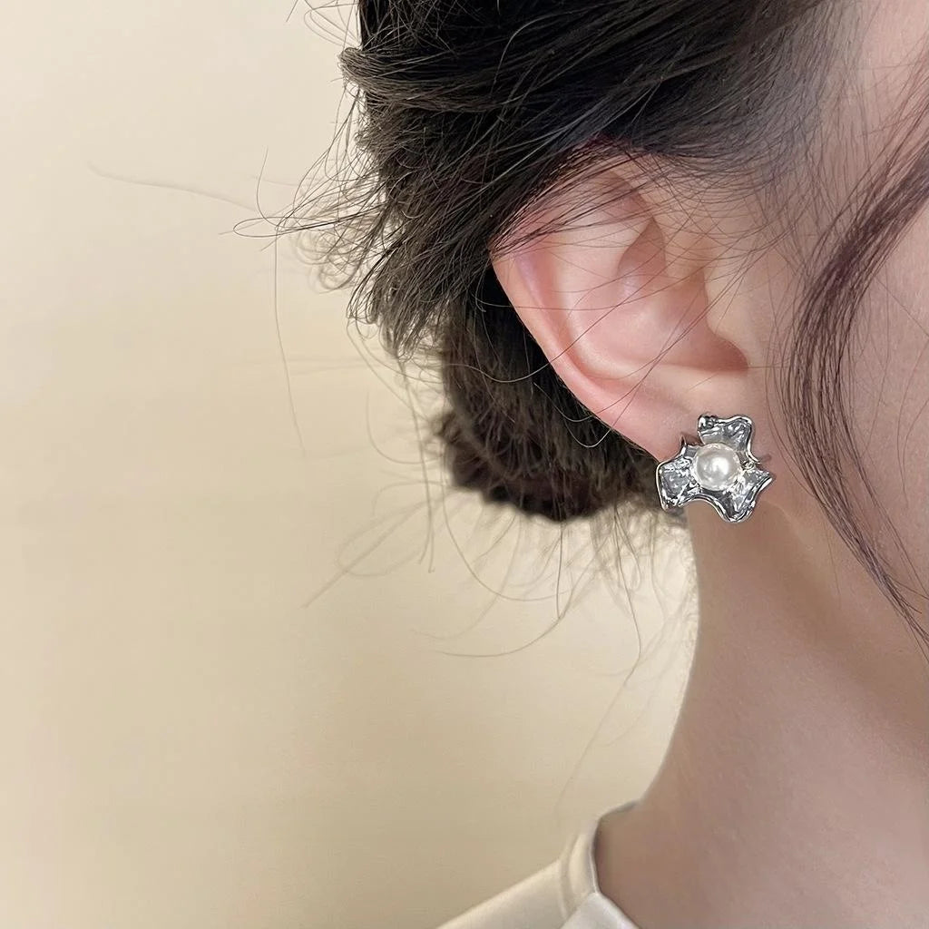 Light Luxury Copper High Luster Pearl Stud Earrings Irregular Floral Geometric Ruffle Design