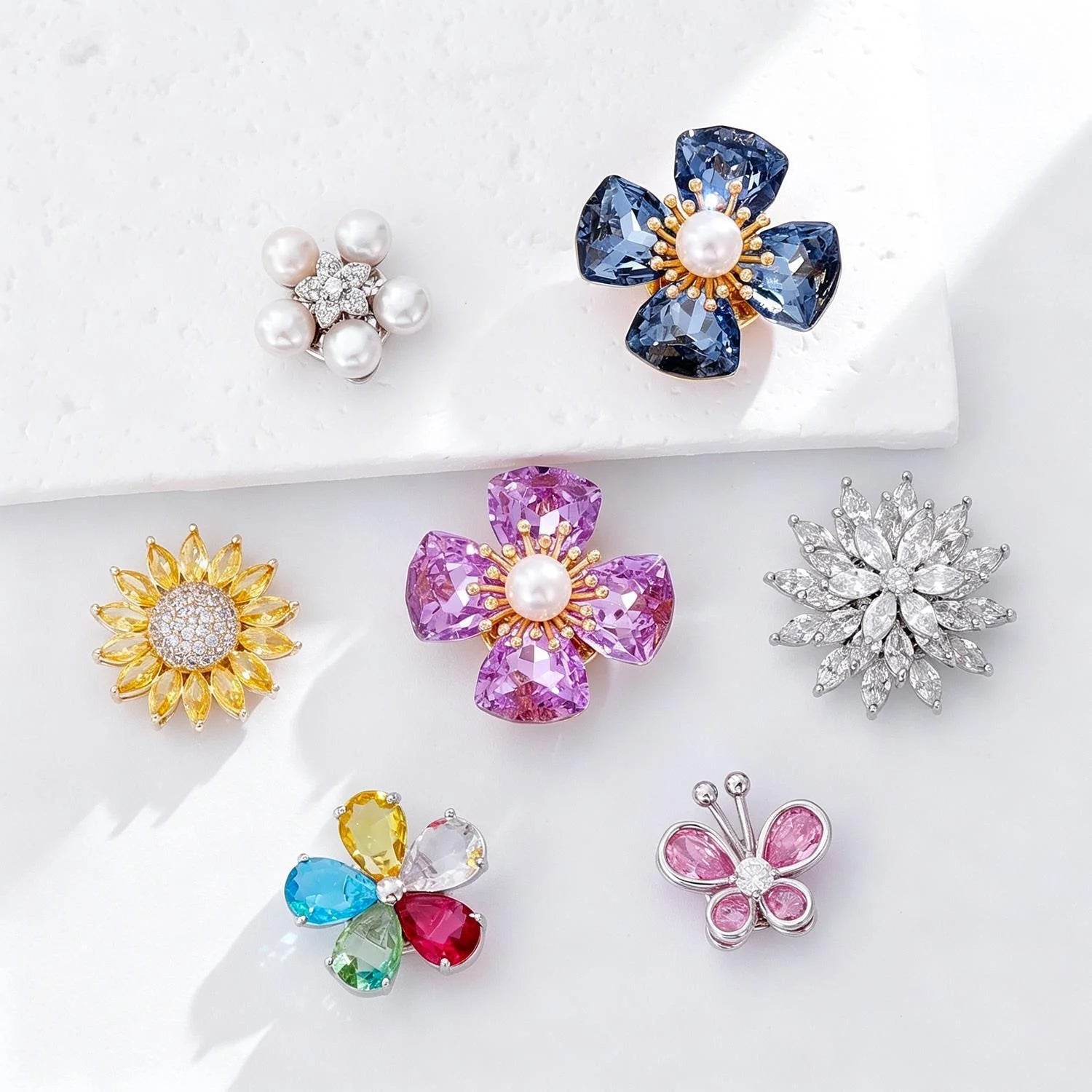 Elegant 3D Flower Magnetic Brooch With Pearl And Rhinestone, Luxury Women's Lapel Pin Suit Accessory Gift