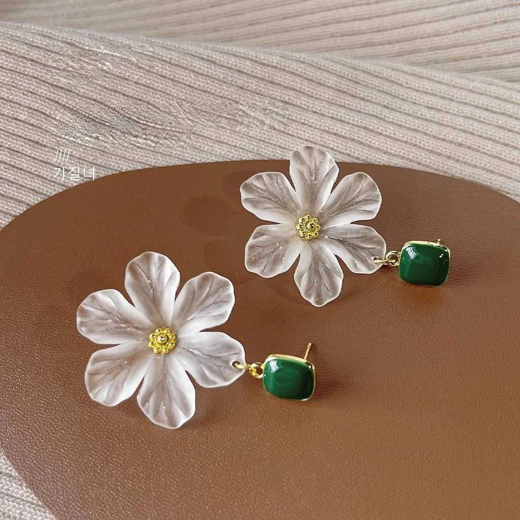 14K Plated Acrylic Flower Stud Earrings Elegant Minimalist Versatile Jewelry