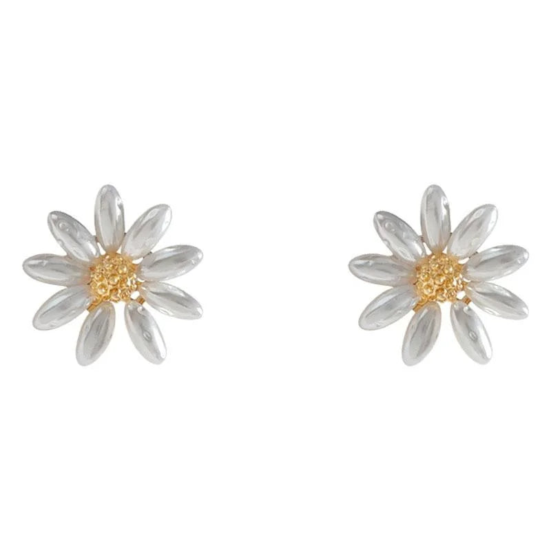 Sweet Daisy Faux Pearl Stud Earrings For Women, Elegant Floral Summer Commuter Jewelry