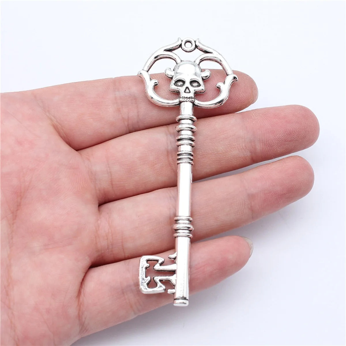 83x31mm 11.9g Multicolor Zinc Alloy Skull Key Charm Pendant for Gothic DIY Jewelry Making