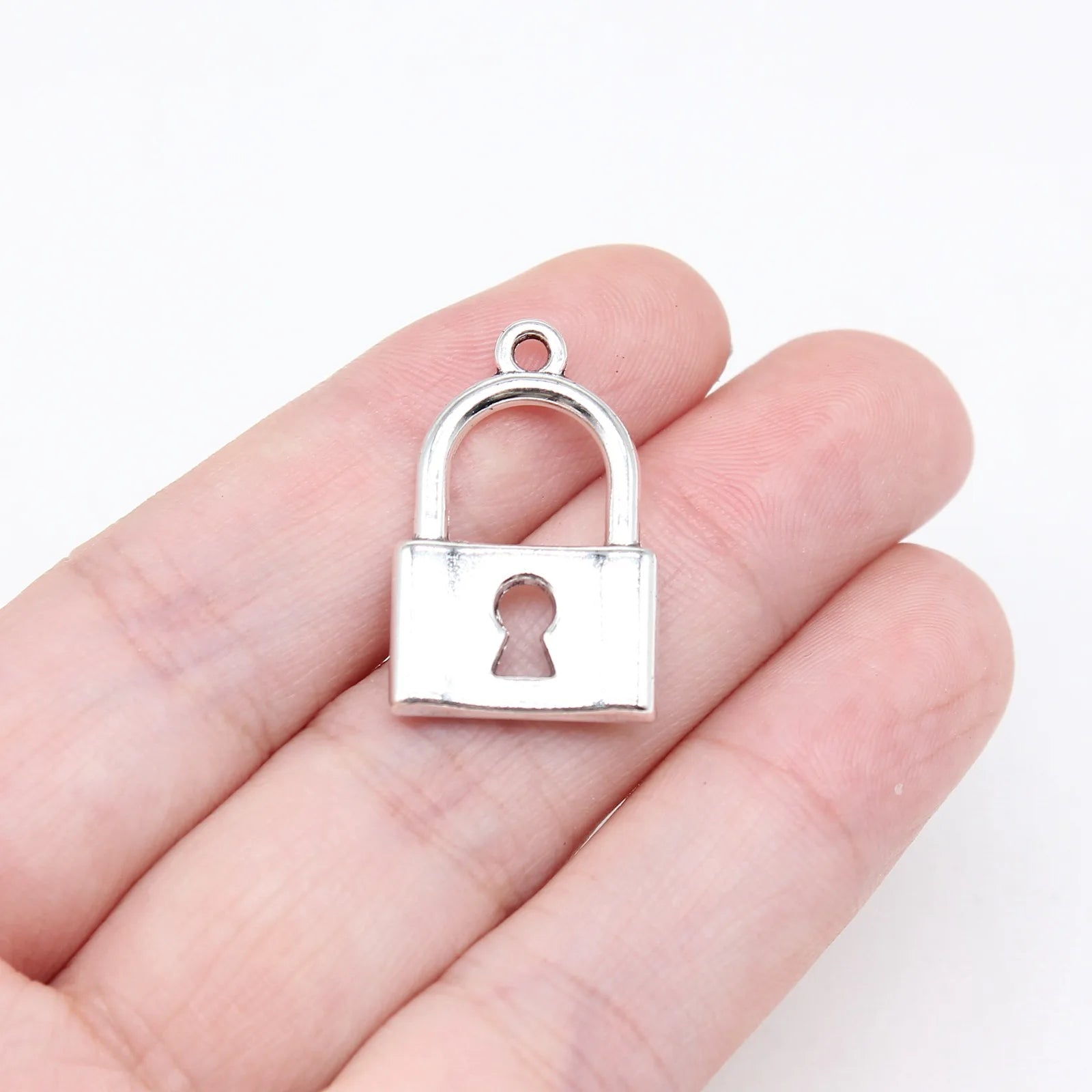 24x15mm 3g Antique Silver Zinc Alloy Hollow Lock Charm Pendant for DIY Bracelet Necklace Making