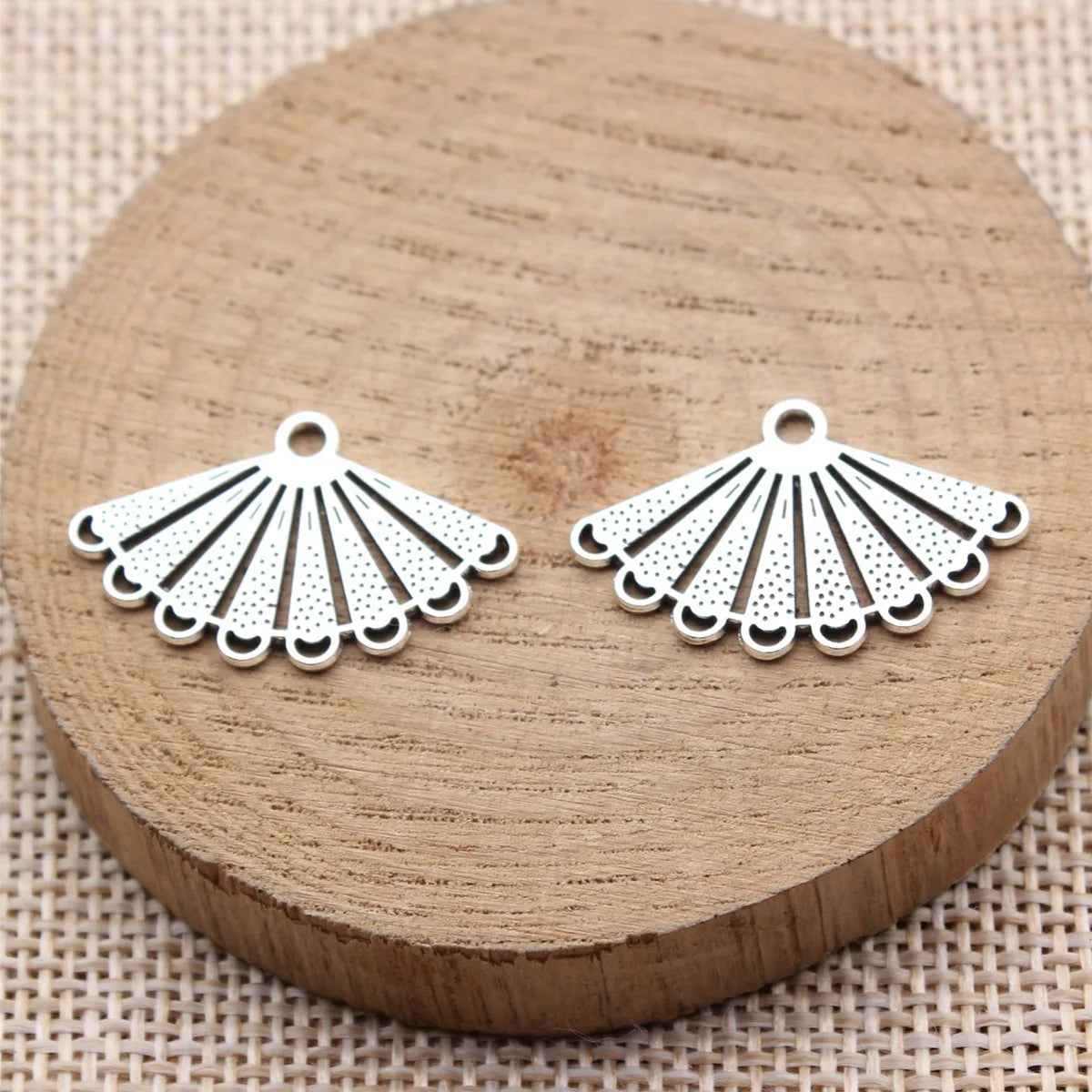 25.9x16.5mm 1.4g Antique Silver Zinc Alloy Fan Connector Charm for Bracelet Necklace Making