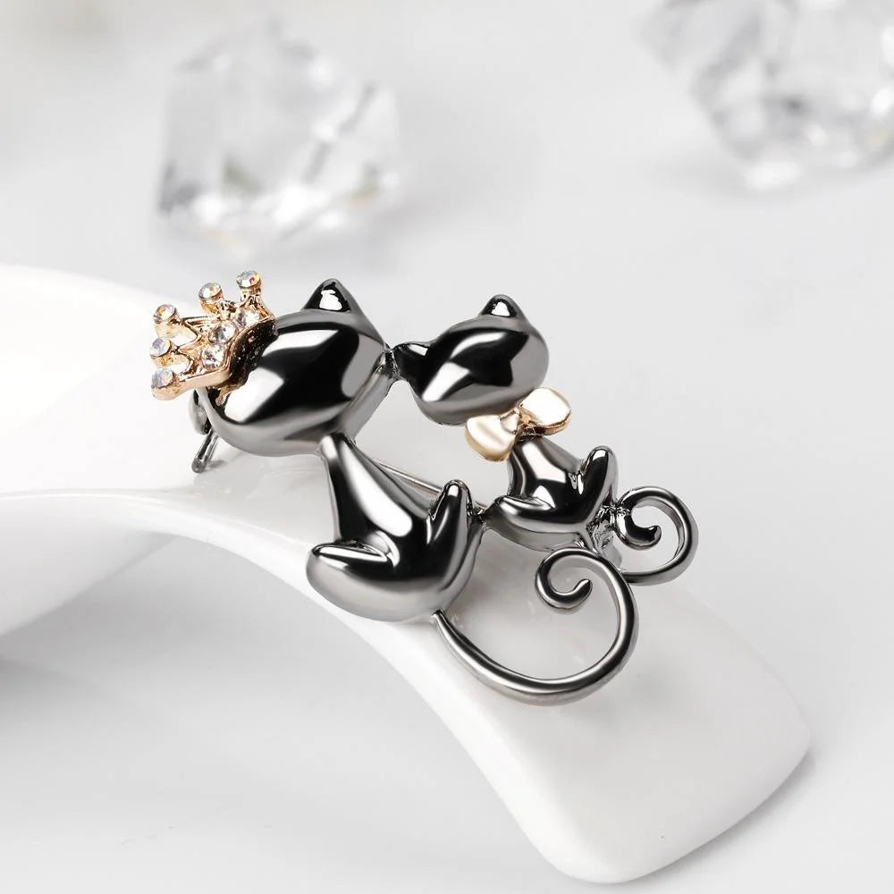 Cute Double Cat Alloy Brooch With Rhinestone Crown, Elegant Cartoon Lapel Pin Corsage Suit Accessory Gift