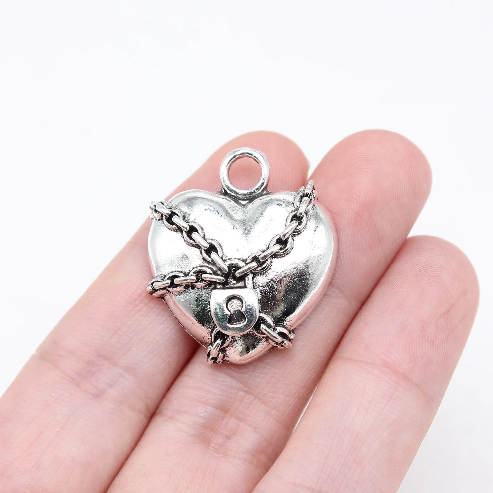 27x24mm 4.7g Antique Silver Tone Zinc Alloy Gothic Chain Heart Charm Pendant for DIY Jewelry Making