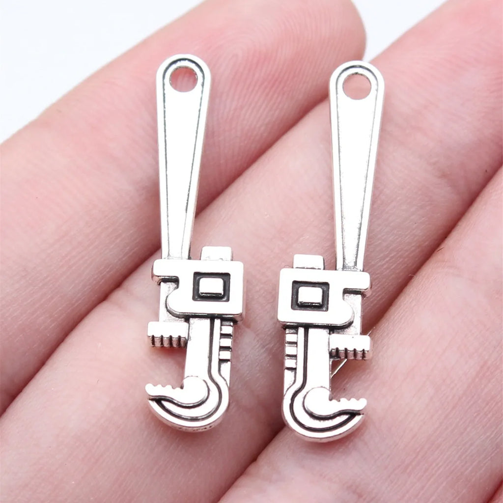 32x7.6mm 1.05g Antique Silver Zinc Alloy Adjustable Wrench Tool Charm Pendant for DIY Clothing Accessories