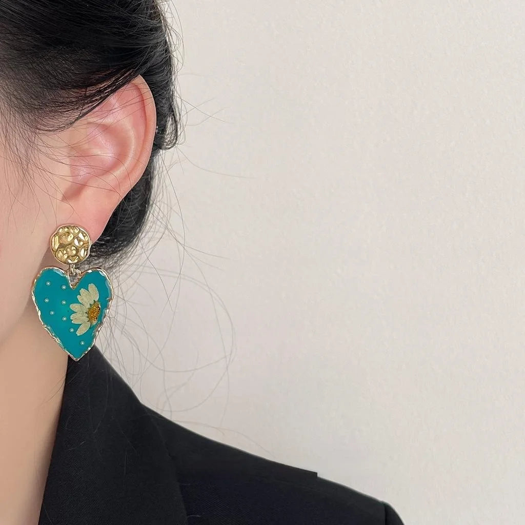 Oil Painting Style Dried Daisy Heart Drop Earrings Handmade Resin Copper French Vintage Vacation Jewelry