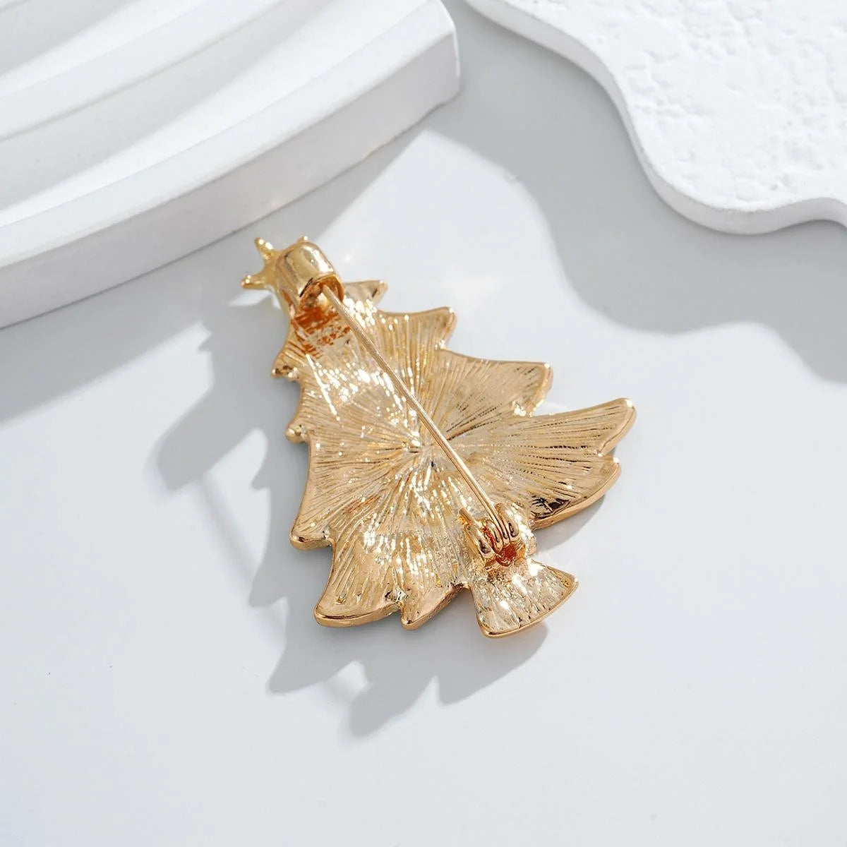 Elegant Enamel Rhinestone Christmas Tree Brooch With Gold Alloy Star, Festive Lapel Pin Holiday Gift