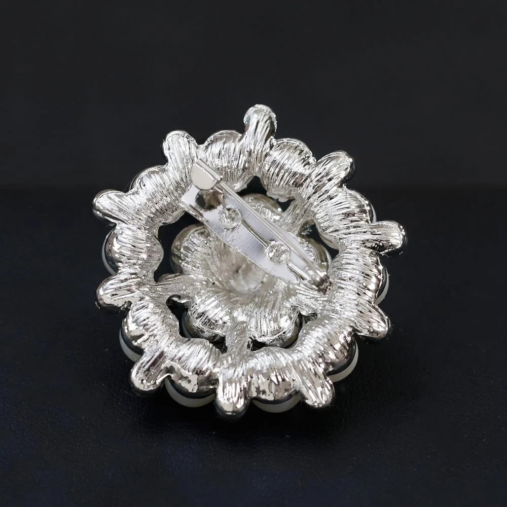 Elegant Pearl Rhinestone Alloy Flower Brooch For Women Luxury Lapel Pin Corsage Suit Scarf Accessory Gift