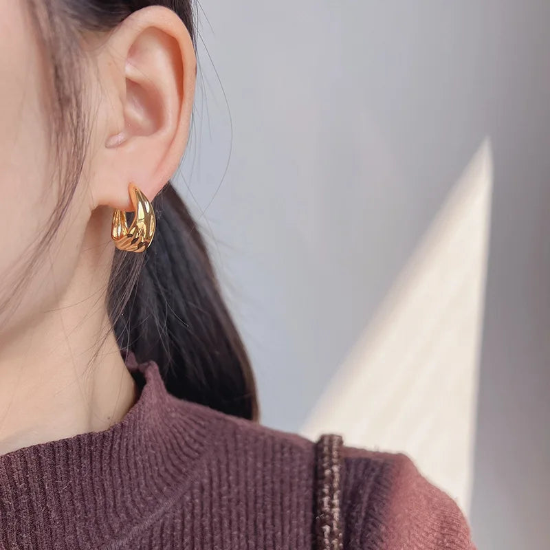 Elegant Gold Alloy Wrinkled Hoop Earrings For Women, Minimalist Stud & Clip On No Piercing Earrings