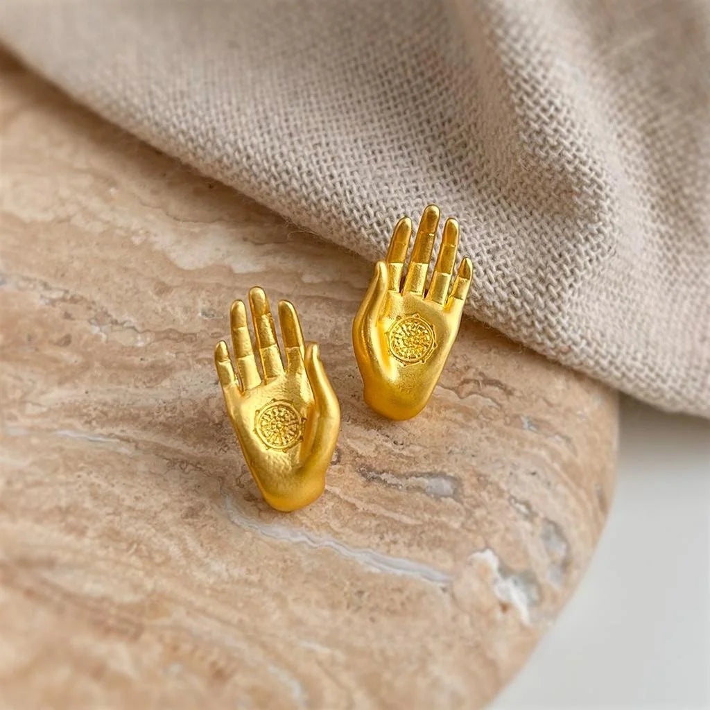 Retro Chinese Style Copper Palm Hand Stud Earrings Good Luck Jewelry
