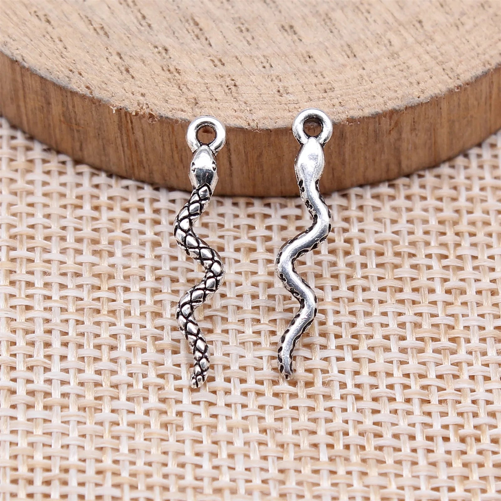 23x4mm 0.32g Antique Silver Zinc Alloy Snake charm pendant for necklace bracelet DIY jewelry making