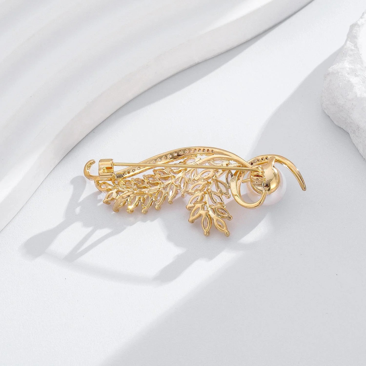 Elegant Angel Wing Pearl And Zircon Brooch Gold Tone Rhinestone Lapel Pin Corsage Suit Accessory Gift