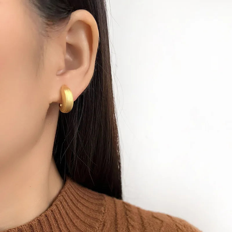 Elegant Luxury Matte Gold Alloy C Shape Striped Spiral Hoop Stud & Clip On No Piercing Earrings