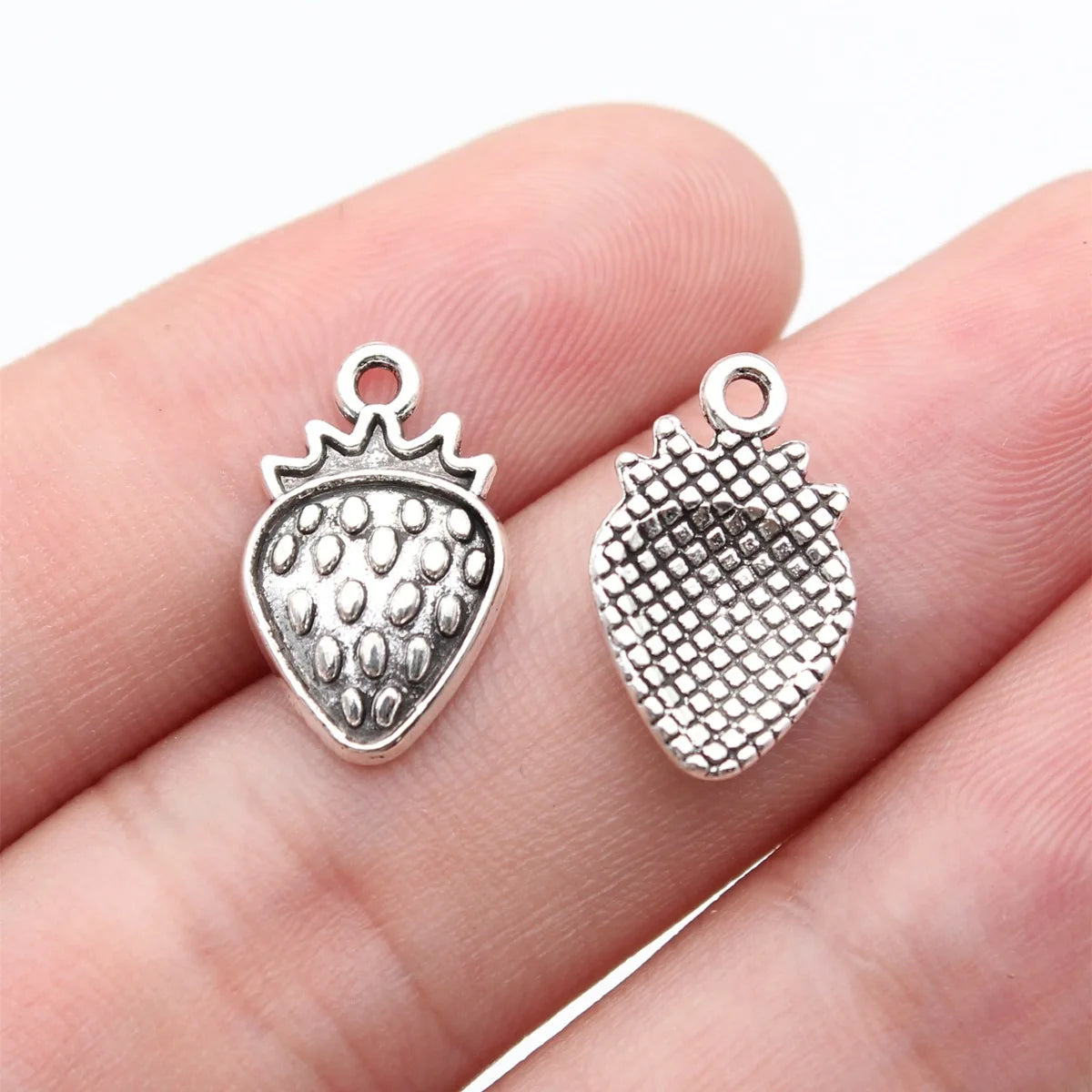 16x10mm 0.77g Antique Silver Zinc Alloy Strawberry Charm Pendant for Bracelet Necklace DIY Jewelry
