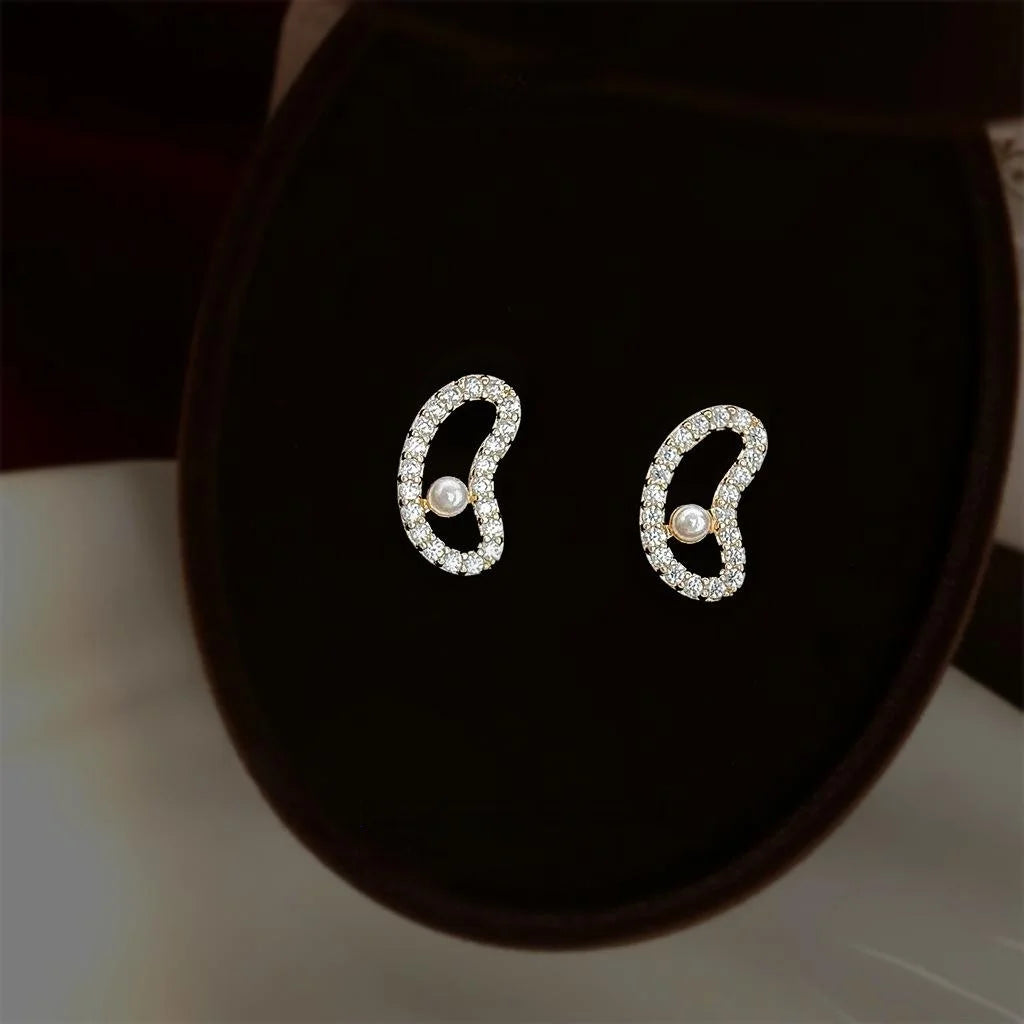 Simple Copper Micro Pave Zircon Pea Stud Earrings With Pearl Hollow Curved Geometric Design