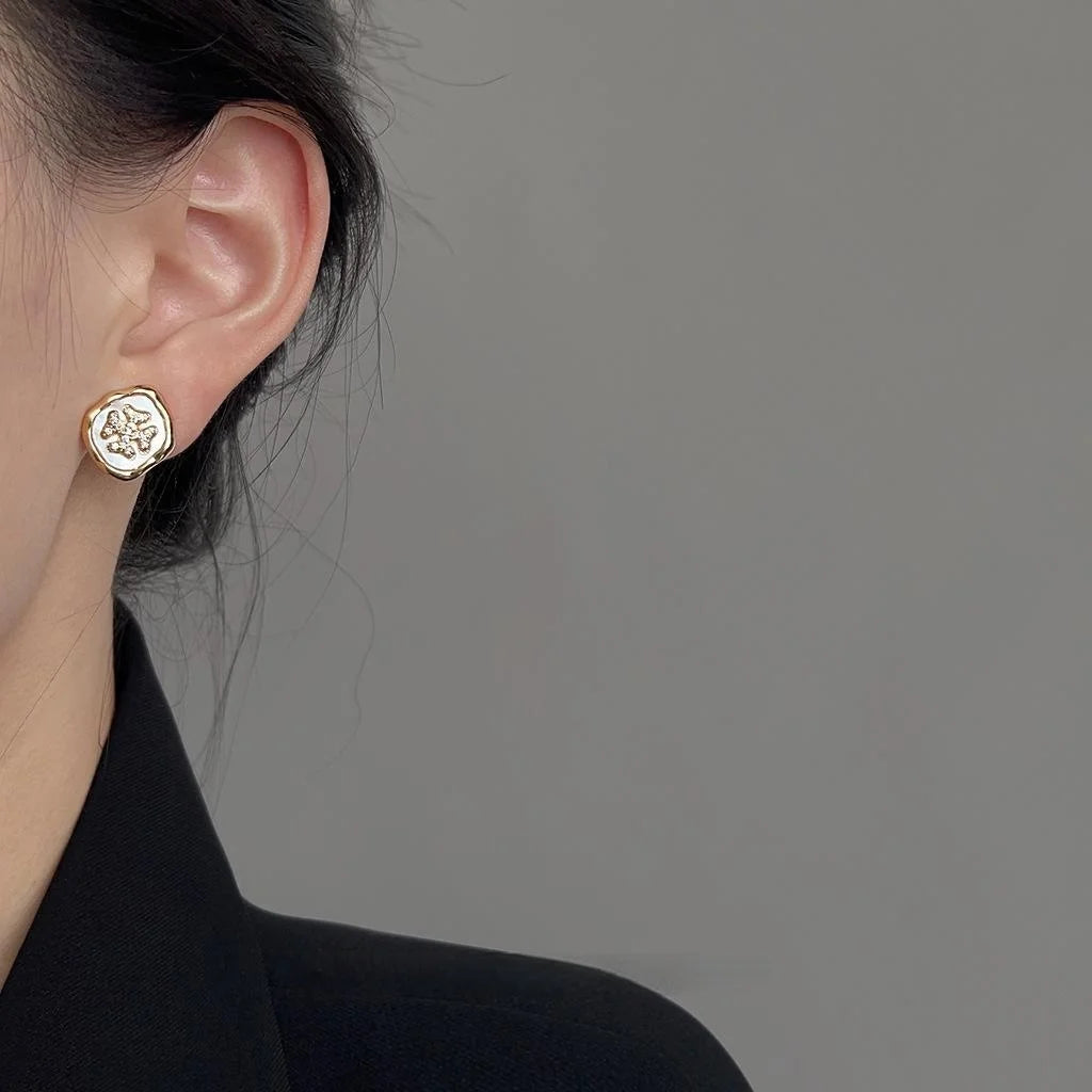 Light Luxury Natural Shell Flower Stud Earrings, Irregular Geometric Copper