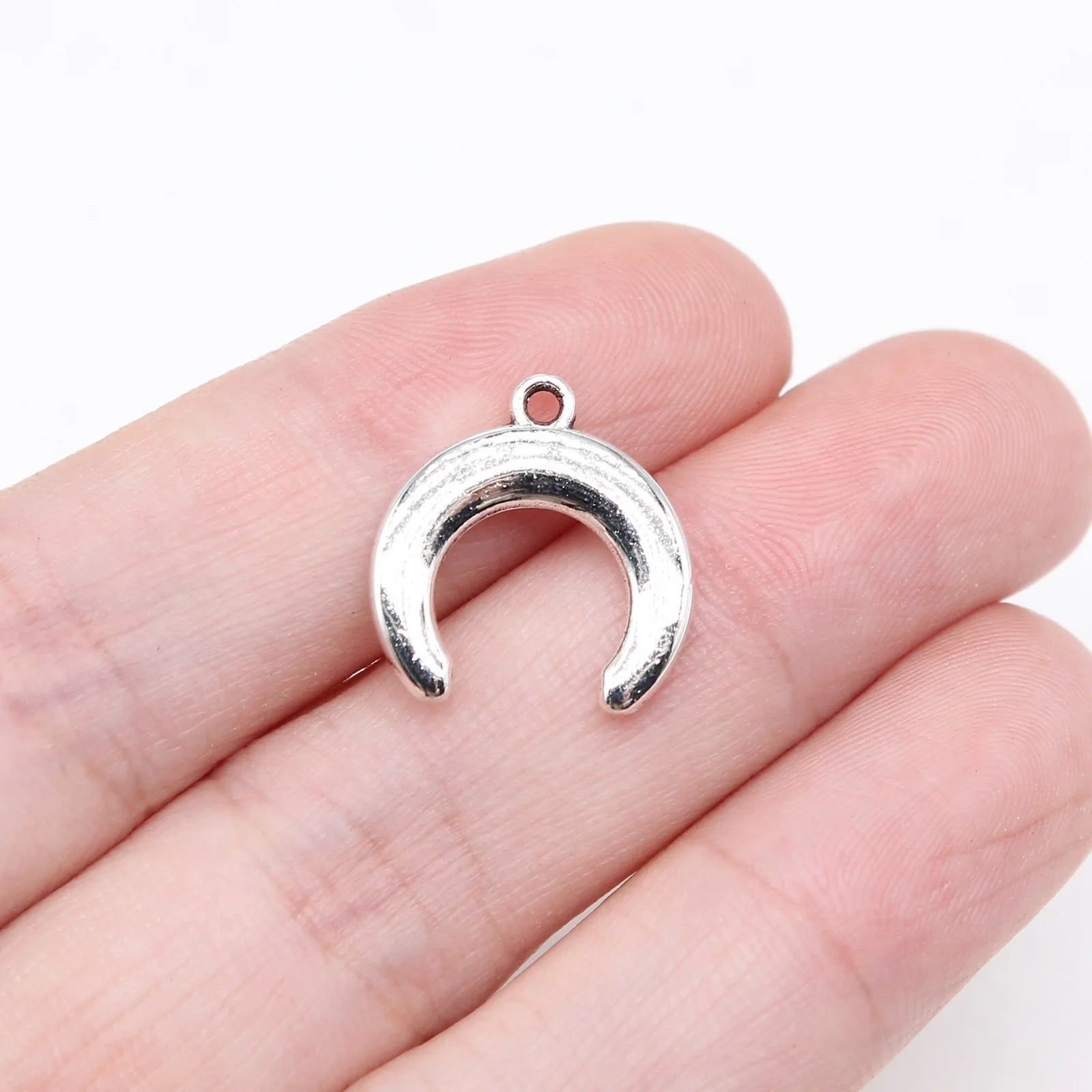 16x15mm 1.1g Antique Silver Zinc Alloy Cow Horn Crescent Charm Pendant for DIY Jewelry Making