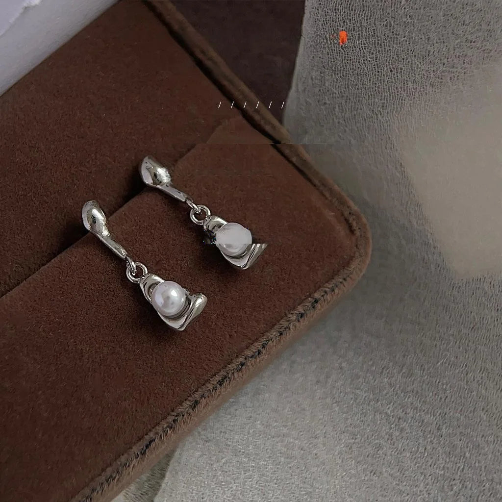 Minimalist Waterdrop Pearl Stud Earrings Smooth Metal Copper Small Commuter Jewelry