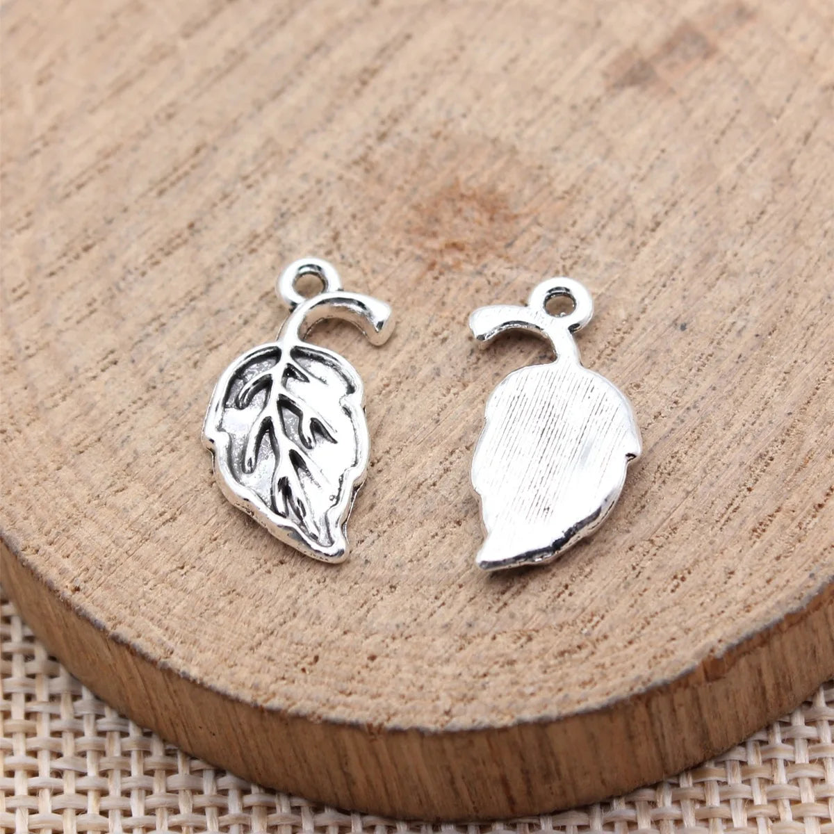 20x10mm 0.95g Multicolor Zinc Alloy Leaf Charm Pendant for Clothing Accessories and DIY Jewelry Making