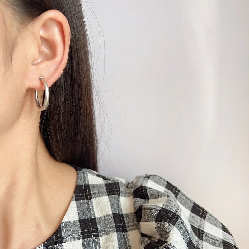 Minimalist Matte Alloy Round Hoop Spiral Stud & Clip On No Piercing Elegant Women's Fashion Earrings