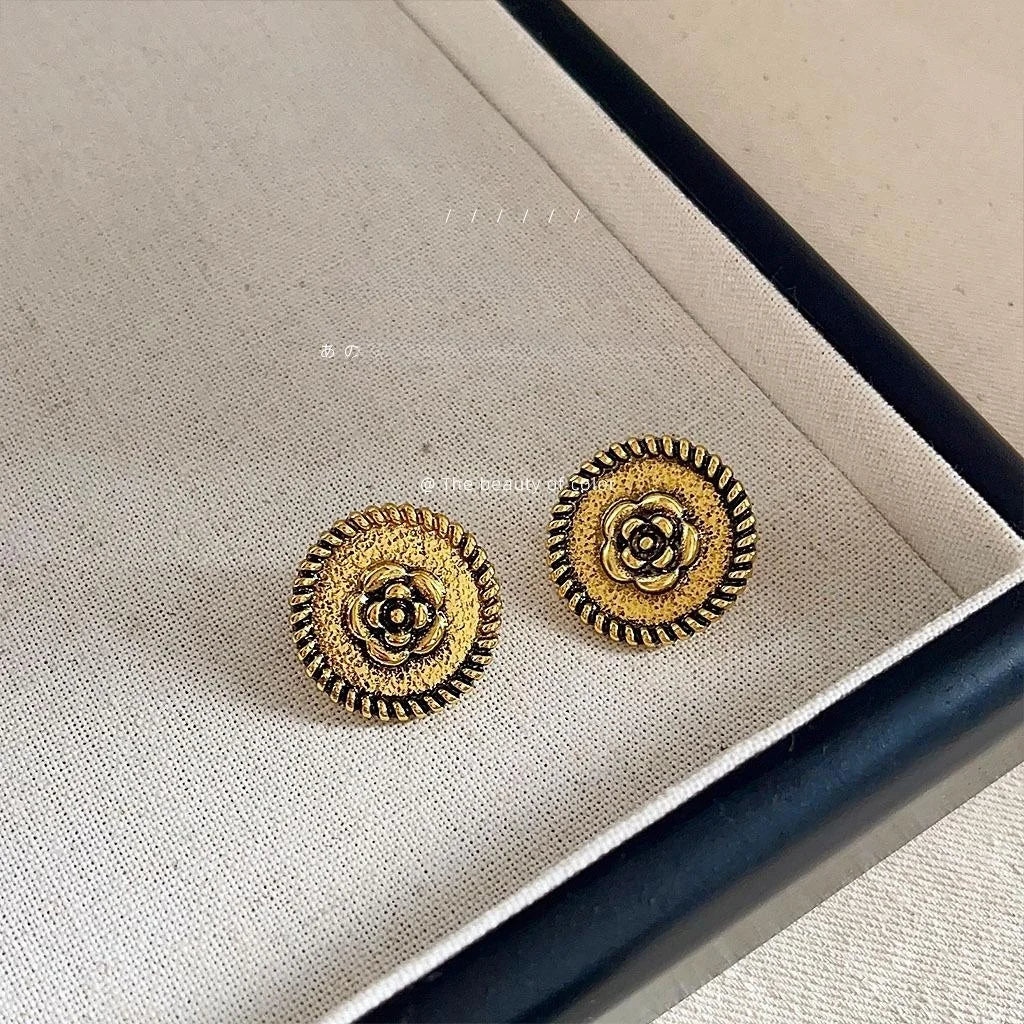Antique Metal Flower Round Stud Earrings French Vintage Minimalist Jewelry