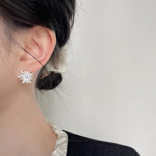 Sweet White Daisy Flower Enamel Eco-Friendly Copper Drop Earrings For Commuter Style