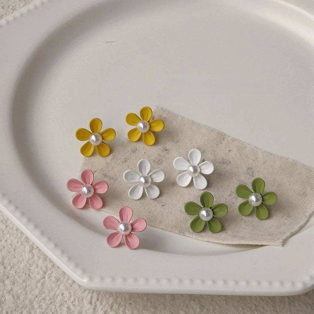 Korean Style Small Daisy Flower Alloy Stud Earrings With Silver Plated Pins For Women