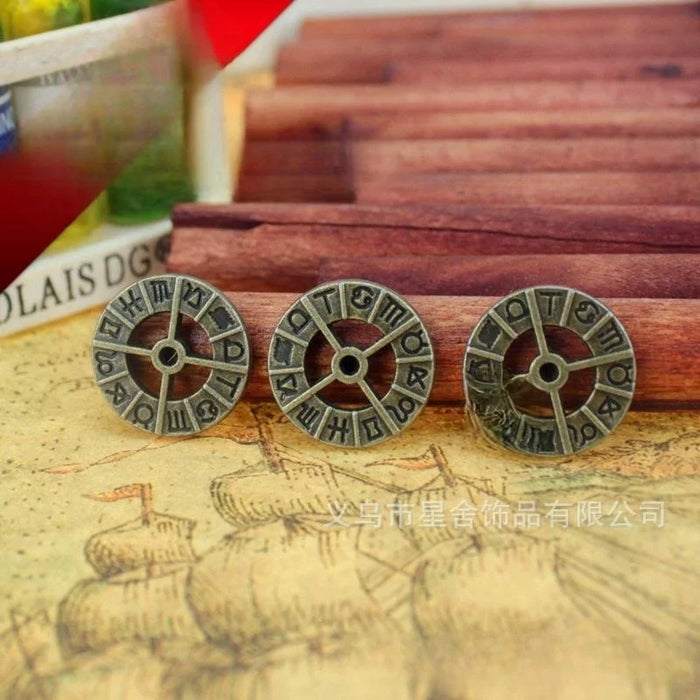 Antique Silver Zinc Alloy Compass Charm Pendant for DIY Necklace Bracelet Jewelry Making — 17mm