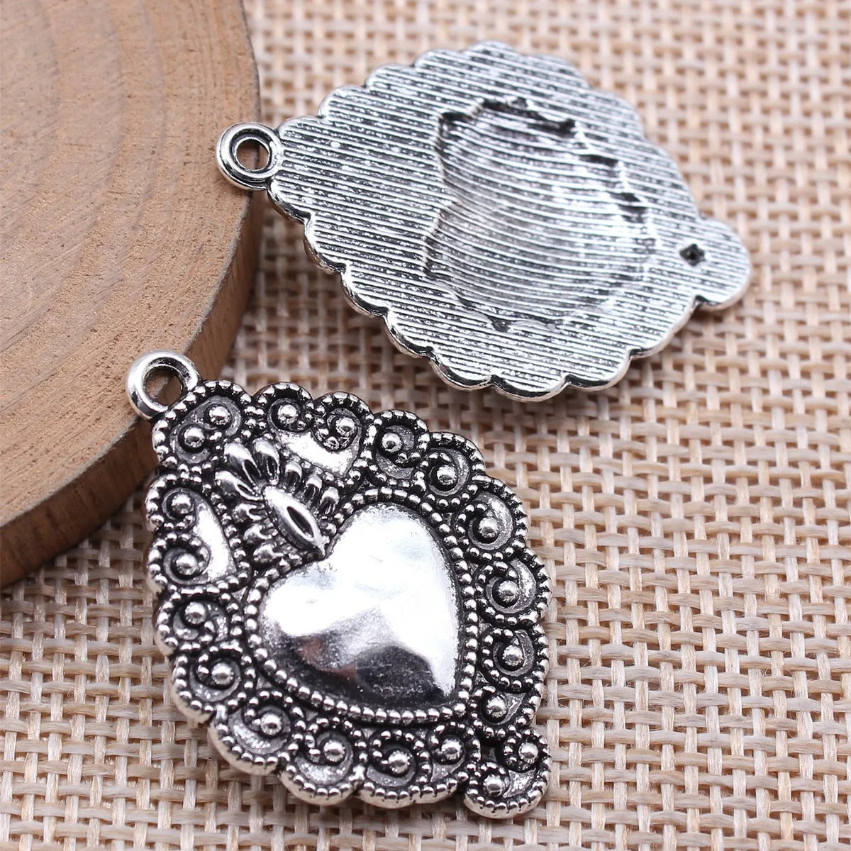 35x24mm 4.3g Antique Silver Zinc Alloy Gothic Heart Charm Pendant for DIY Necklace Bracelet Making