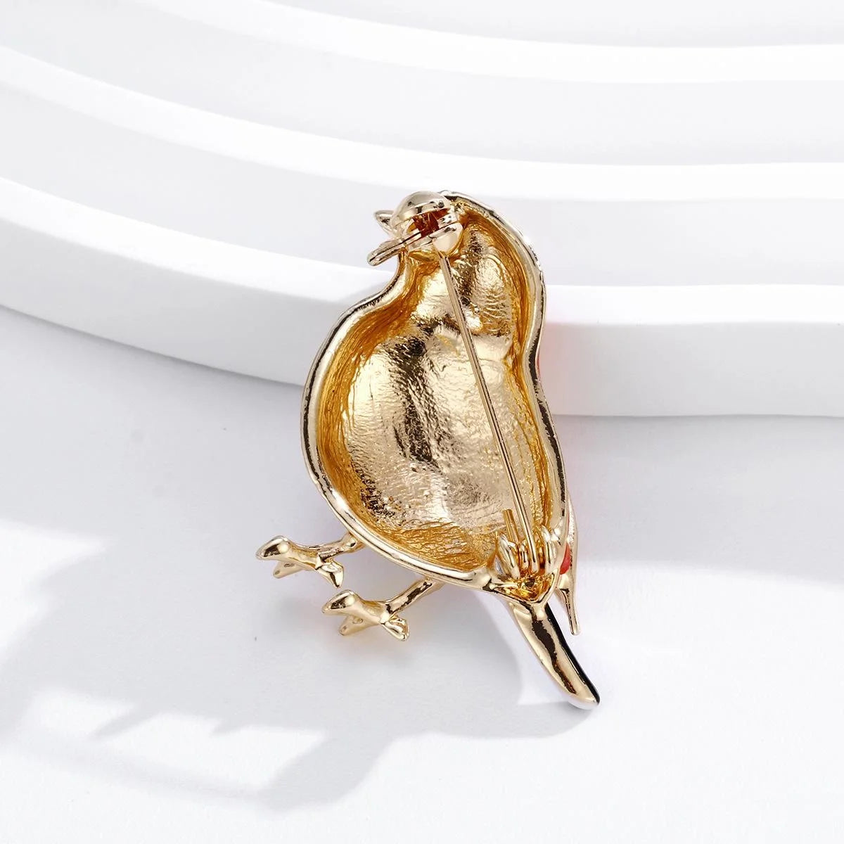Cute Enamel Robin Bird Brooch Gold Tone Alloy Lapel Pin Elegant Corsage Suit Accessory Gift