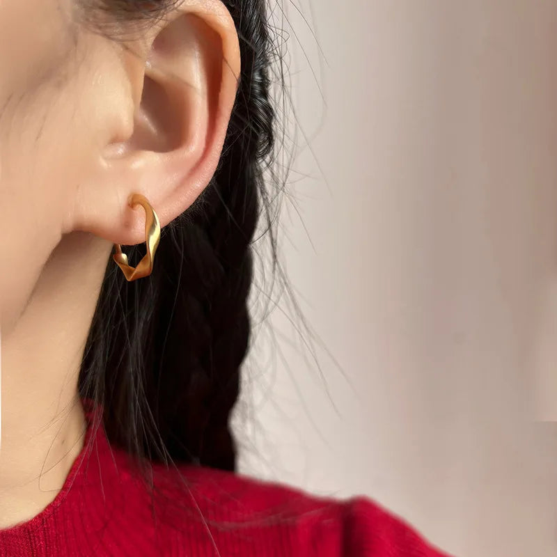Elegant Gold Alloy Twisted Hoop Circle Stud & Clip On No Piercing Commuter Minimalist Earrings