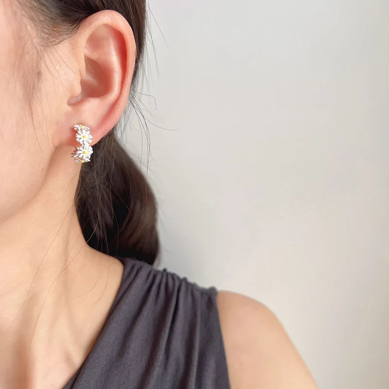 Elegant Enamel Daisy Flower Hoop Stud & Clip On No Piercing Alloy Ear Cuff Earrings