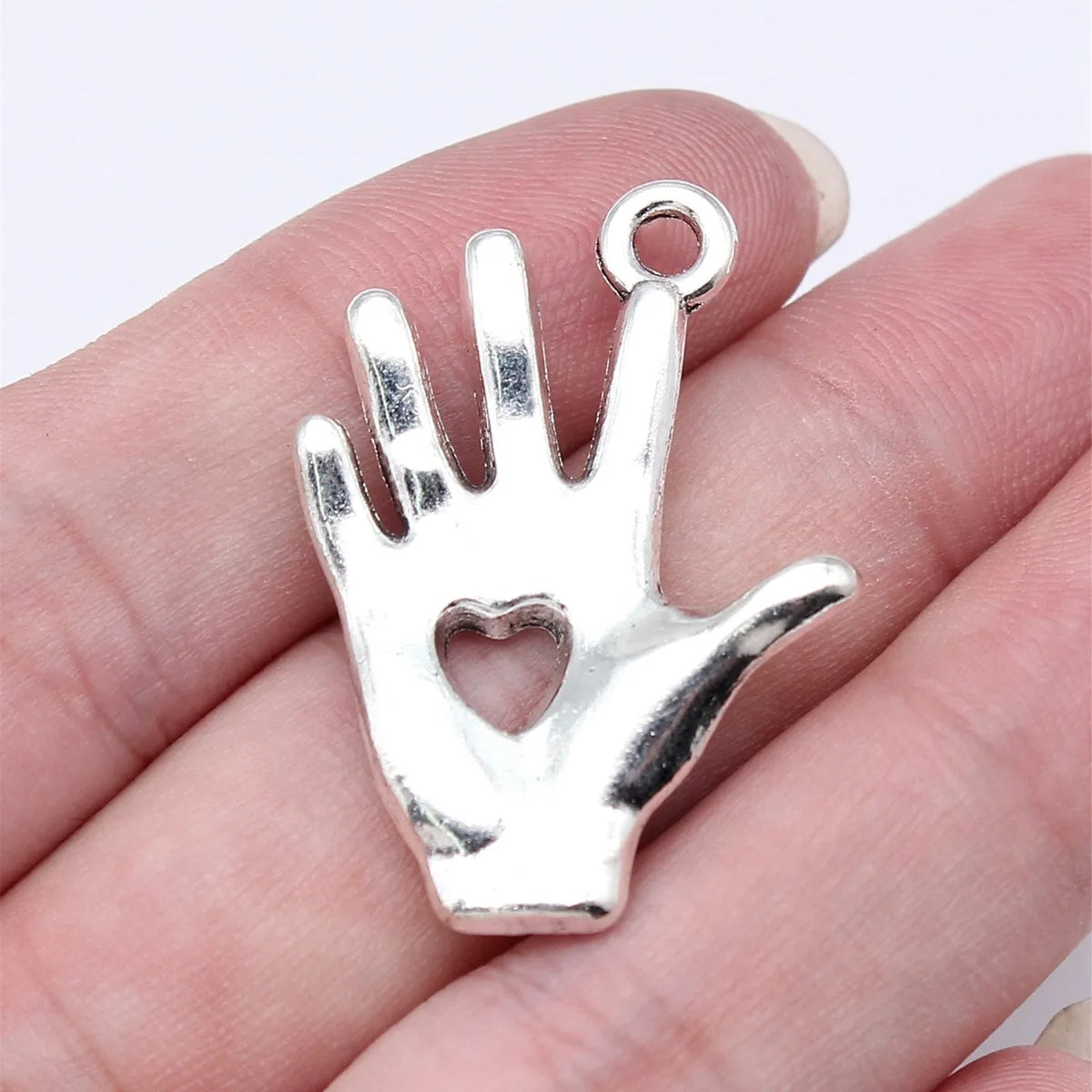 25x35mm 5.9g Antique Silver Zinc Alloy Heart Hand Charm Pendant for DIY Necklace Jewelry Making