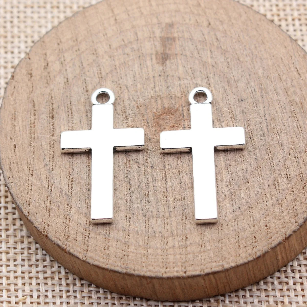 29x16mm 2.1g Multicolor Zinc Alloy Cross Charm Pendant for DIY Necklace and Clothing Accessories